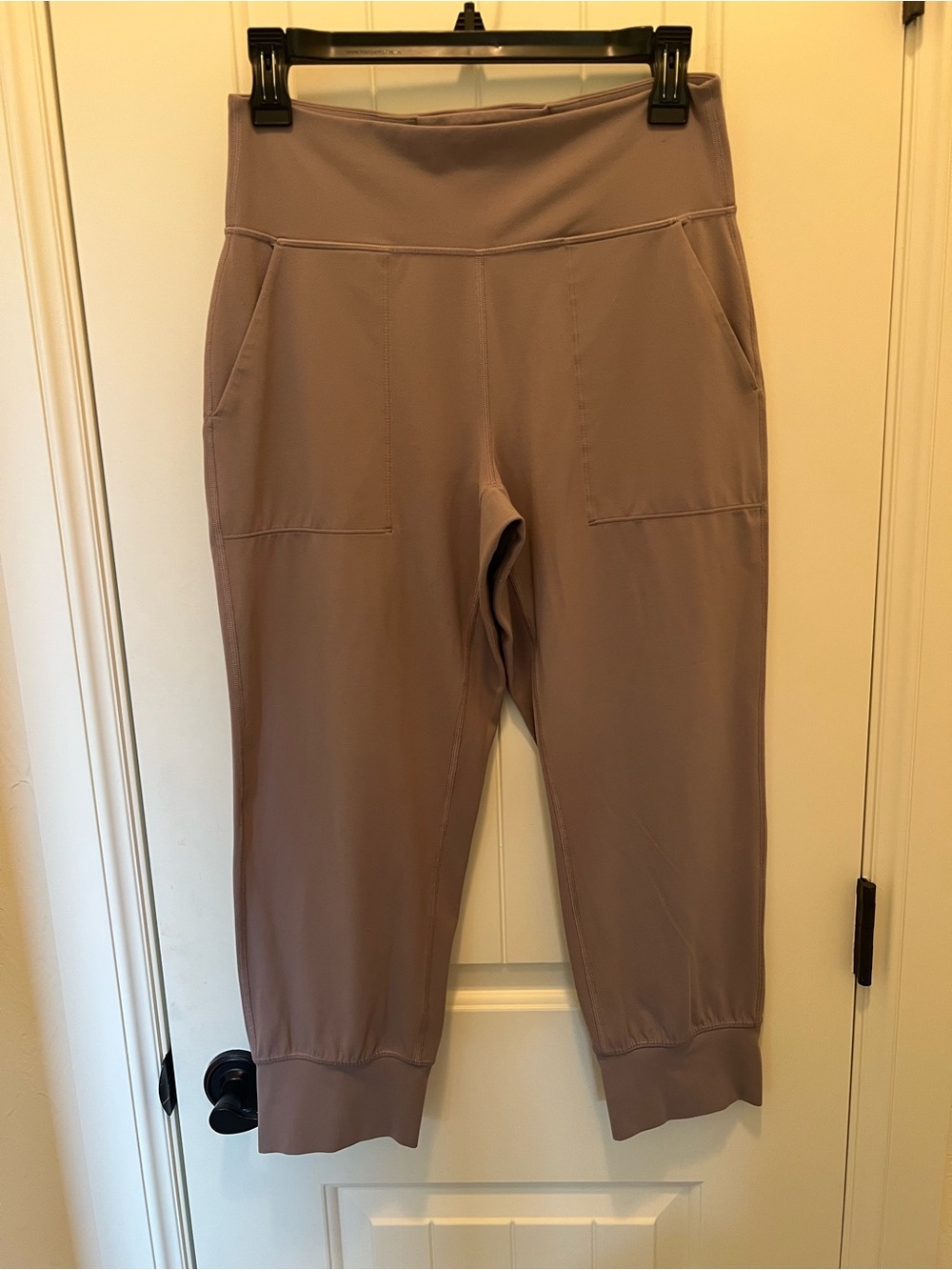 lululemon athletica Women’s Cropped High-Rise Capri Purple Pants. Size 8